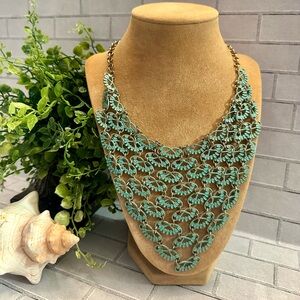 Bib necklace in gold tone/mint green